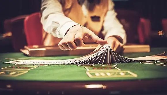 Pengguna menikmati layanan taruhan online dengan cepat dan aman di platform raja189